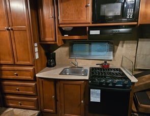 Coachmen RV Leprechaun 230CB Ford 350