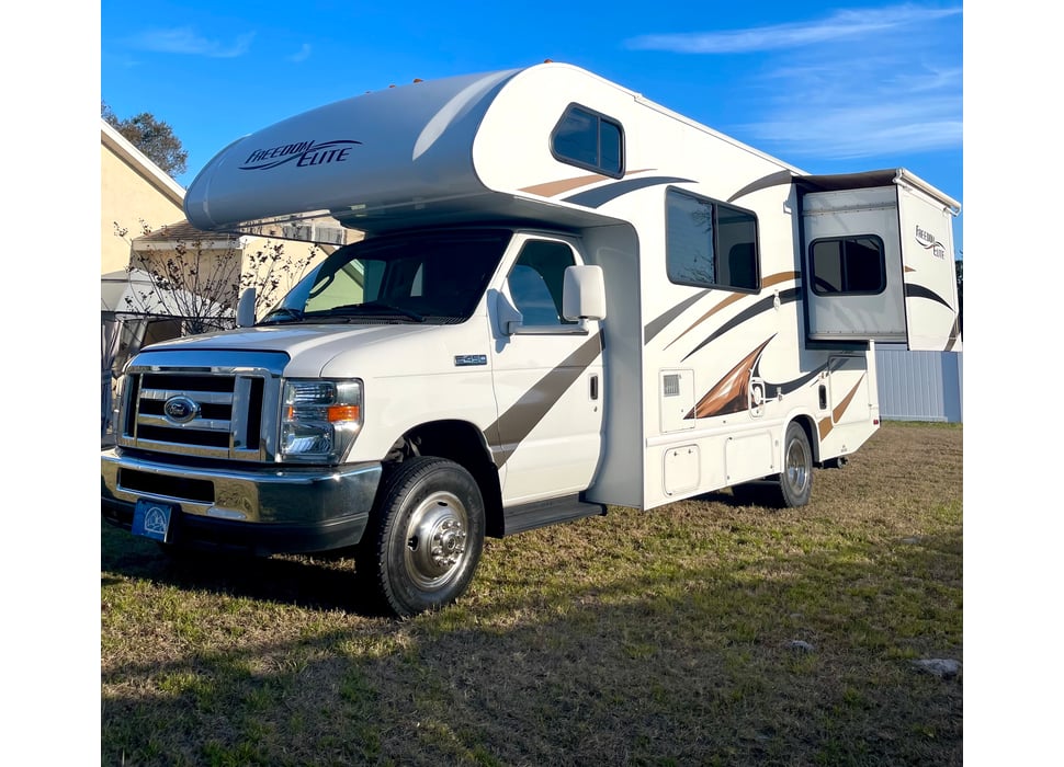 Class C Motor Home rentals in Tavares