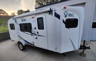 20' V-Cross Vibe, EZ Pullin' Lux Tent on Wheels!