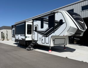 Grand Design Momentum M-Class 395MS