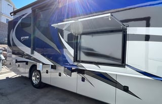 2019 Fleetwood RV Discovery 38W - Sleeps 8