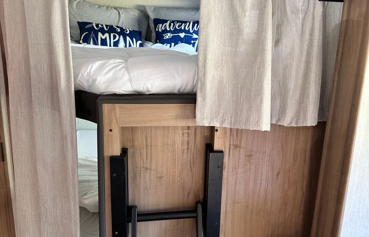 Bunk privacy curtain