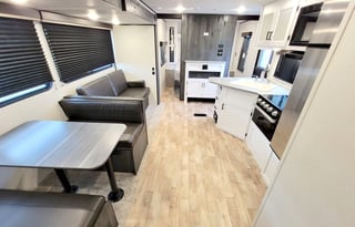 Z RV Adventure "MOON"
