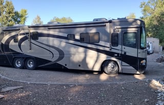Stella - 2005 Country Coach Allure 470
