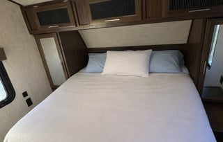 Austin & Jamie’s Cozy Family Adventure RV