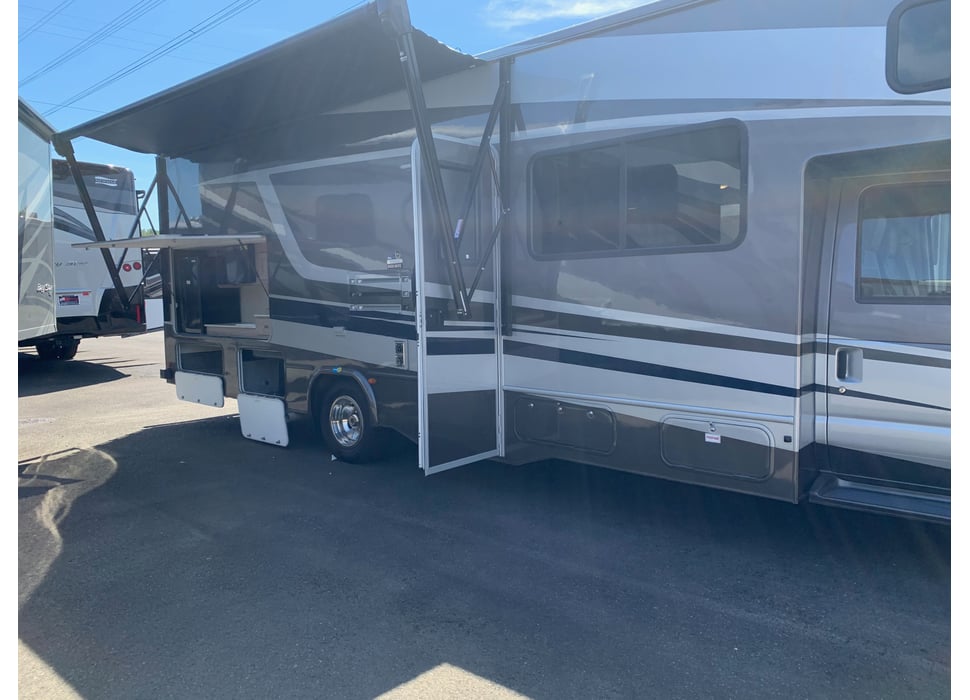 Class C Motor Home rentals in Pacific