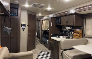 Ideal Family Getaway-Bunks (6 beds) solar, pets ok