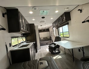 Grand Design Momentum MAV 22MAV