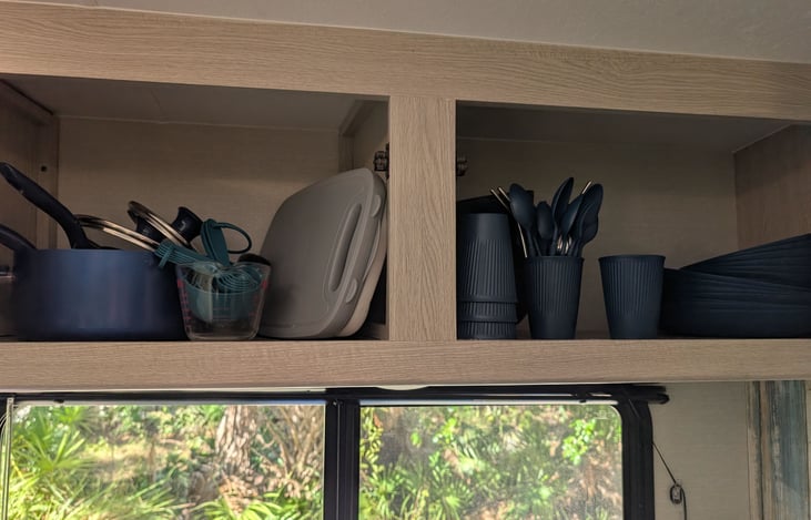 Dining and kitchenware