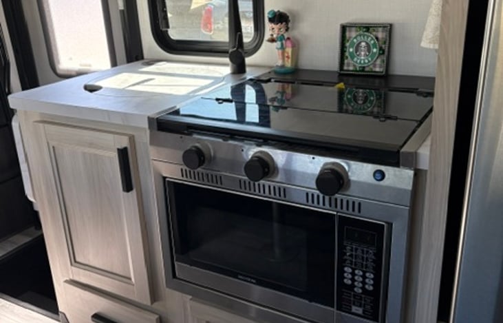 Gas range top and microwave induction oven for cooking on your trip.