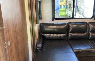 Traveler – Compact Comfort for Your Next Adventure