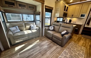 Willow- 2024 Alliance Paradigm 395DS