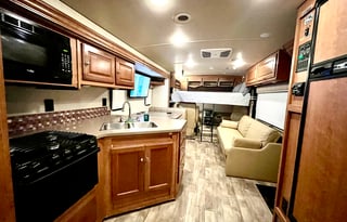 Get Out of Town 2018 Winnebago Sunstar 31BE