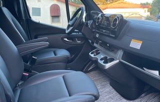 King bed/front bed/4x4/Lithium/Solar/Generator