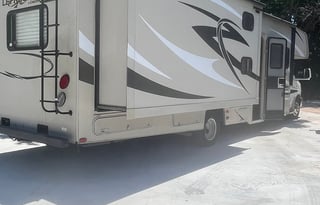 2014 Coachmen RV Leprechaun 320BH Chevy 4500