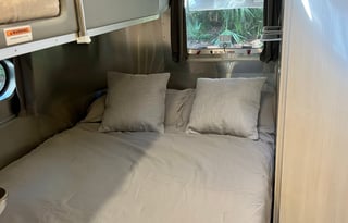 2021 Airstream Flying Cloud 23' RB Bunk