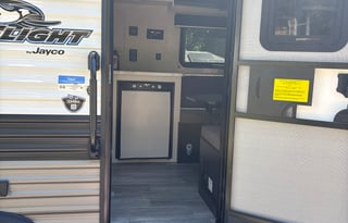 15' Jayco Trailer - Lightweight & Easy to Tow!