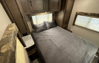 Coachmen RV Freelander 27QB Chevy 4500 (CA)