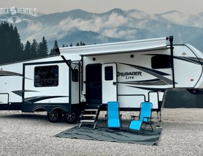 Prime Time RV Crusader LITE 33BH