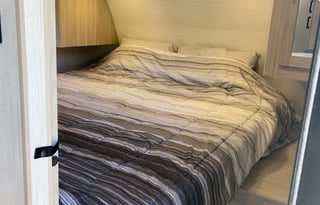 Adventure-Ready! 2023 Shadow Cruiser 280QBS