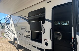 “HAPPY OC RV” Entegra Coach Odyssey 31F Bunk Beds!