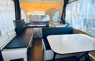 Vintage Pop-Up – 1989 Coleman Laramie