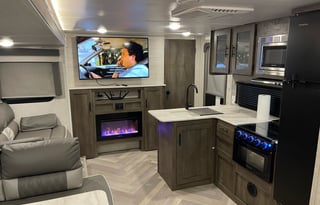 Wildwood Bunk House w/ Fireplace