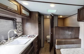 2021 Coleman The Lantern LT 17b