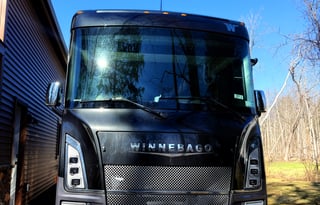 Luxury Winnebago Adventurer – Drive, Camp or Glamp