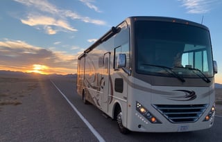 2018 LuxuryThor 35M, 2 Bath-Laundry Room