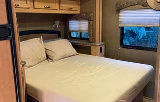 27 Foot Thor Motor Coach