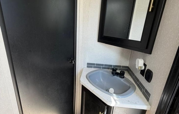 Bathroom sink