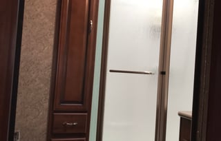 2014 Fleetwood RV Jamboree Sport 31M- LOW Miles