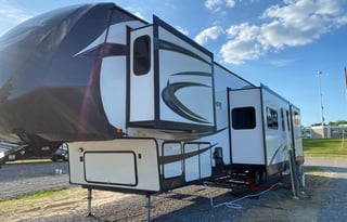 Festival&Pet Friendly Fifth Wheel