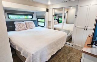 Prime Time RV Crusader 335RLP