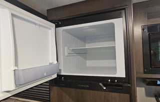 Great Family Getaway w/ Bunk House (DELIVERY ONLY)