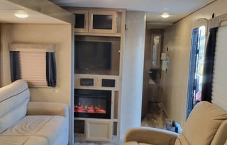 Modern Coachmen Catalina | Sleeps 6