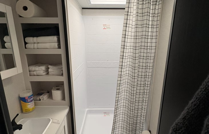 The Full bath with Hot+Cold shower