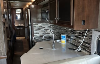 Fortis 33HB w/ Delivery, Sleeps 6-8