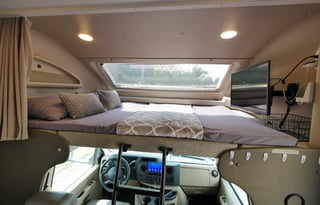 2021 Coach Odyssey 29K - FREE Mobile Wifi