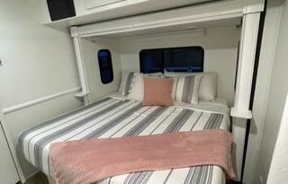 Luxury Style - 2016 Forest River Georgetown 364T