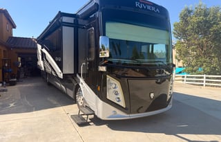 RIVIERA COACH