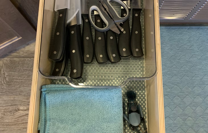 Knives, dishcloths and towels provided