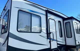 2019 Forest River RV Cherokee Arctic Wolf 305ML6
