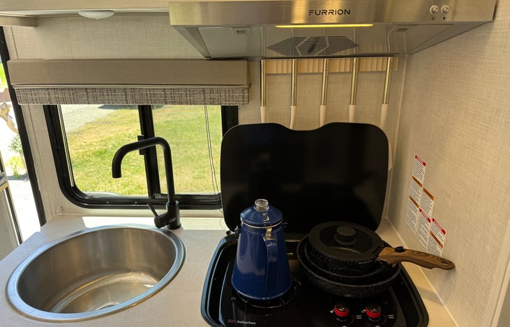 3 Non-stick pans and kettle