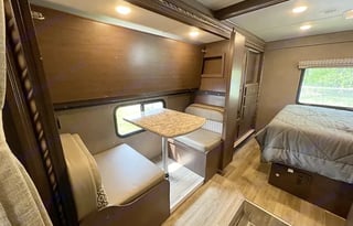 2017 Thor Motor Coach Freedom Elite