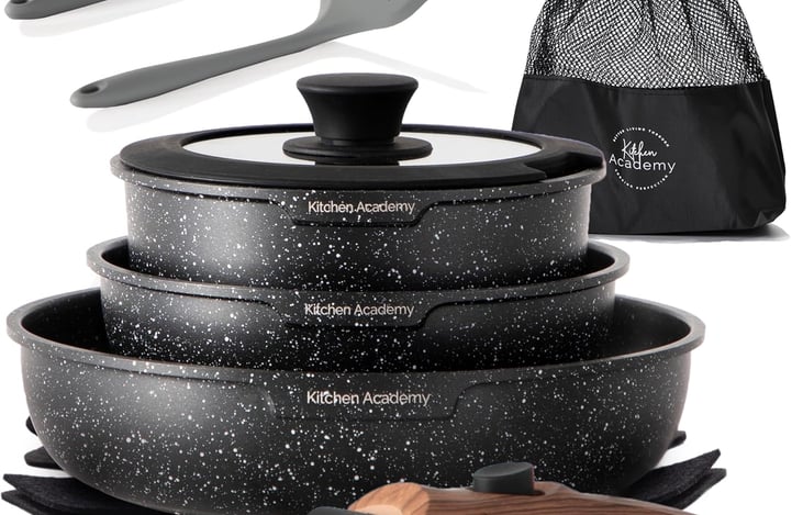 Cookware set with detachable handles for cooking