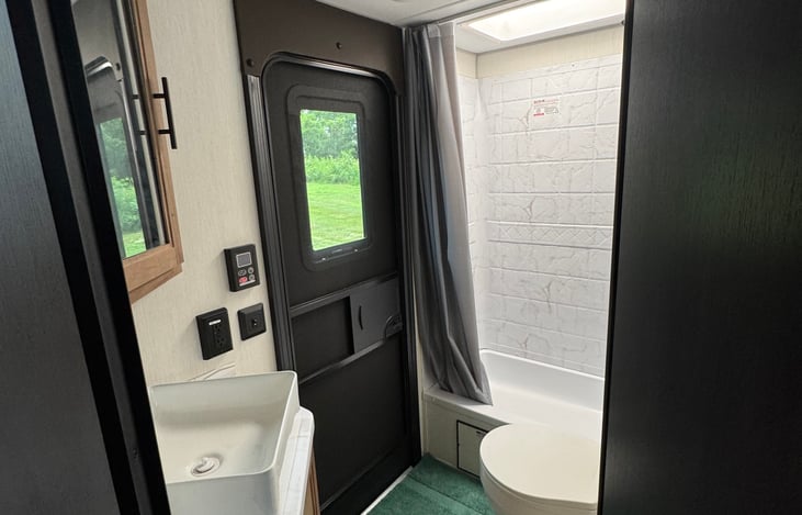 Full Bathroom.