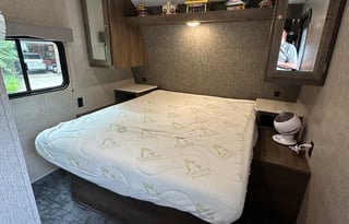 Coleman 202RD sleeps up to 4 people(delivery avl)