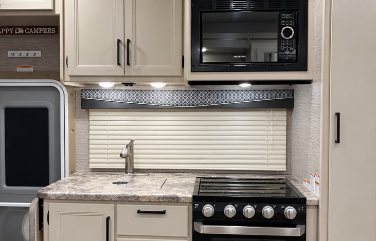 Double-door refrigerator/freezer (runs on gas/electric auto-switch)